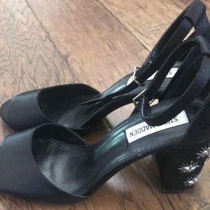 NWOT Steve Madden Satin Black Silver Star Studded Block Peep Open Toe Heels Sz 8